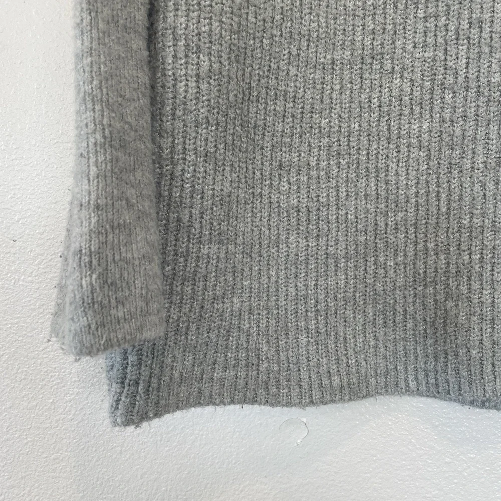 For The Republic Gray Mock Neck Long Sleeve Sweater Women's‎ Size Medium